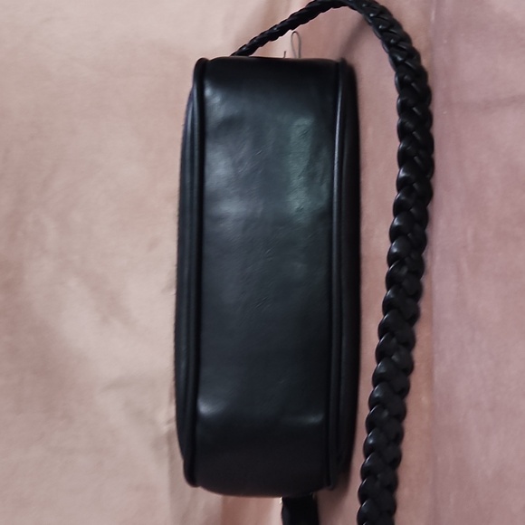 PIXI Crossbody Bag LIKE NEW - Picture 7 of 10